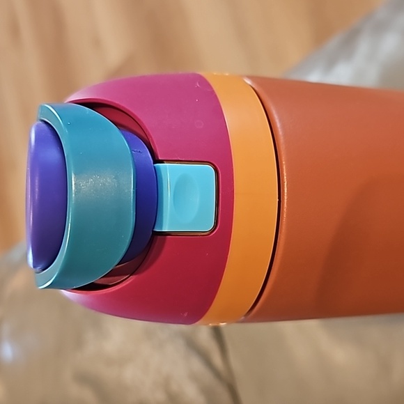 Owala 24oz free sip - Picture 3 of 4